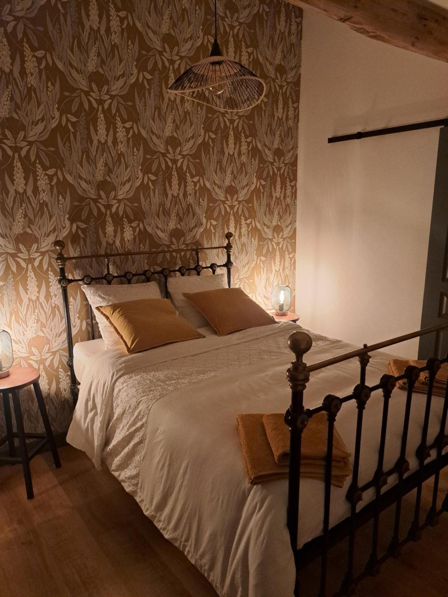 Lavallade12 Chambers D'Hotes Roussines Esterno foto